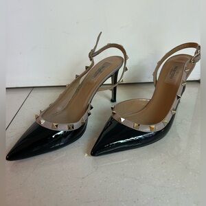Valentino Garavani Black Patent Rockstud Slingback Pointed Toe Pumps - Nude Trim